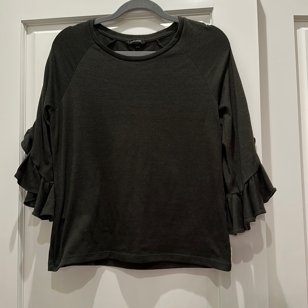 Banana republic woman’s blouse with ruffle sleeve